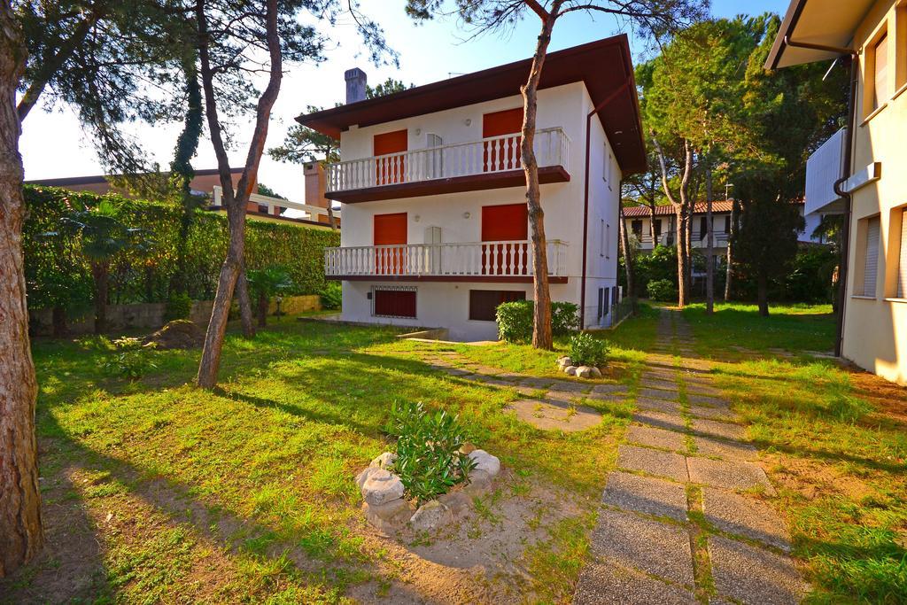 Villa Rosy Lignano Sabbiadoro Exterior foto